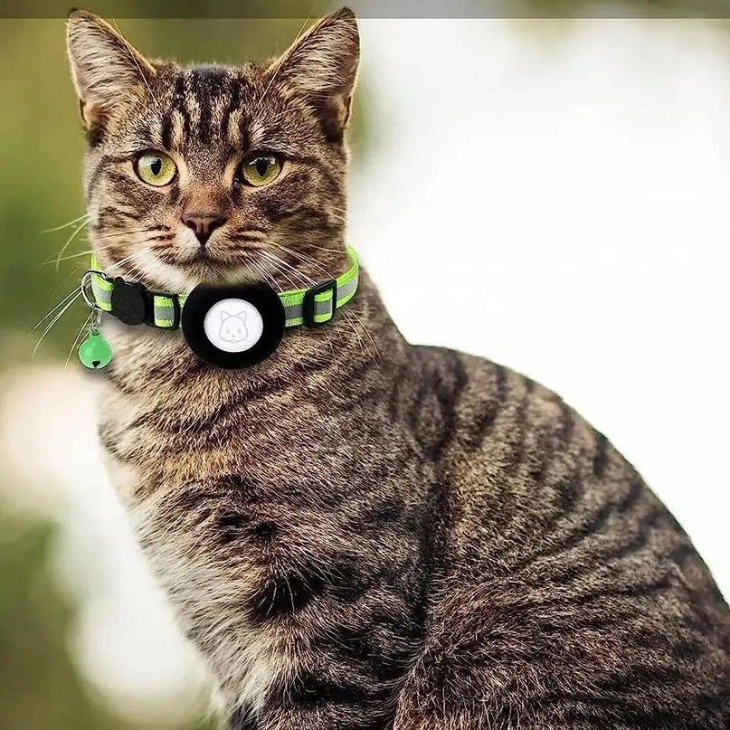 Collier réglable vert et noir avec clochette et médaillon ludique