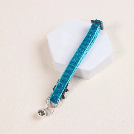 Collier scintillant avec clochette argentée pour occasions festives