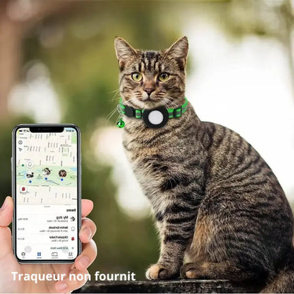 Collier Discret Noir avec Grelot et Médaillon Central