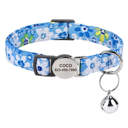 Collier bleu à motifs floraux avec clochette pour chat