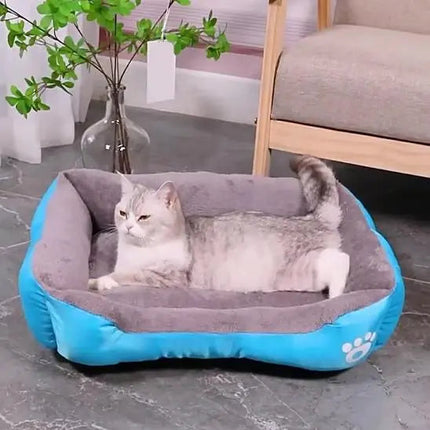 Lit rectangulaire pour chat avec bords relevés et intérieur doux en peluche