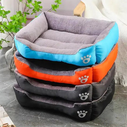 Lit rectangulaire pour chat avec bords relevés et intérieur doux en peluche