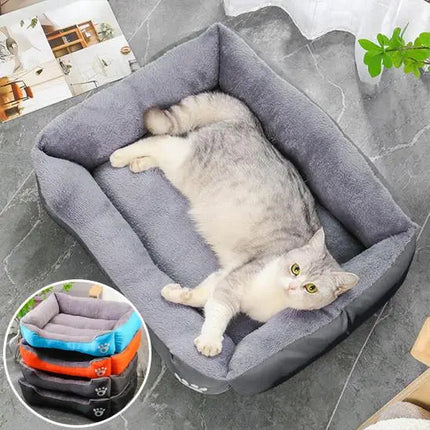 Lit rectangulaire pour chat avec bords relevés et intérieur doux en peluche