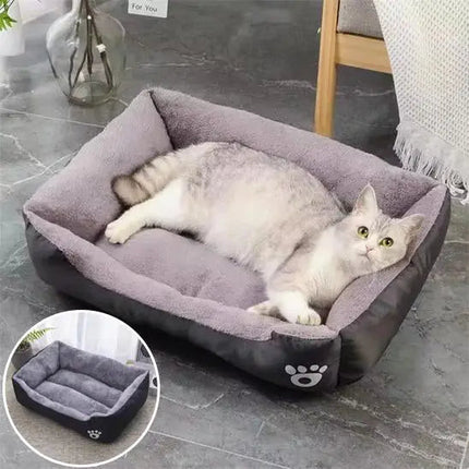 Lit rectangulaire pour chat avec bords relevés et intérieur doux en peluche