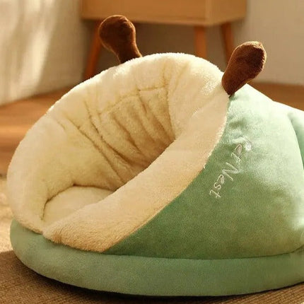 Petit nid douillet en forme de grotte avec bois de cerf pour animaux