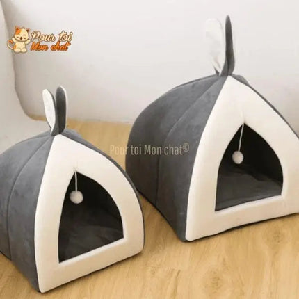 Maisonnette Triangulaire Ludique pour Chat avec Pompon Suspendu