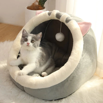 Petit igloo rose pour chat avec pompon suspendu