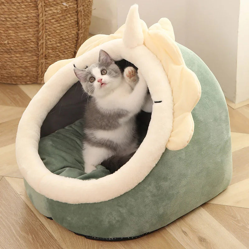 Petit igloo rose pour chat avec pompon suspendu
