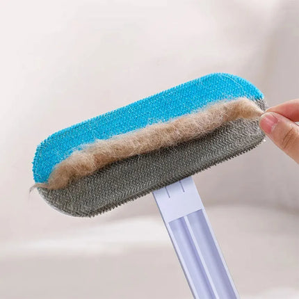 Brosse antipeluches avec manche gris et bleu – Design ajustable et pratique
