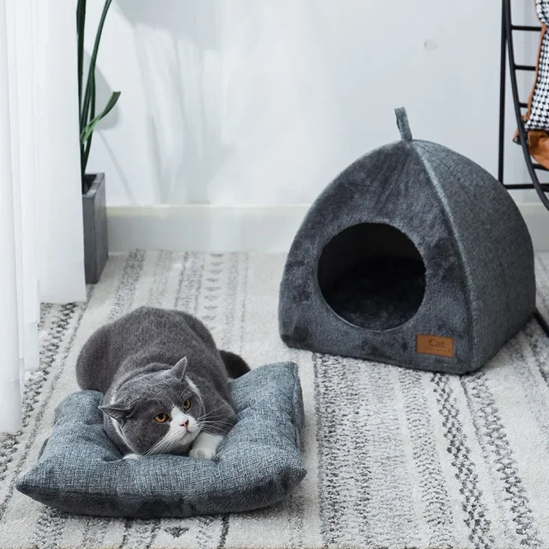 Abri Triangulaire Douillet pour Chat avec Intérieur Polaire