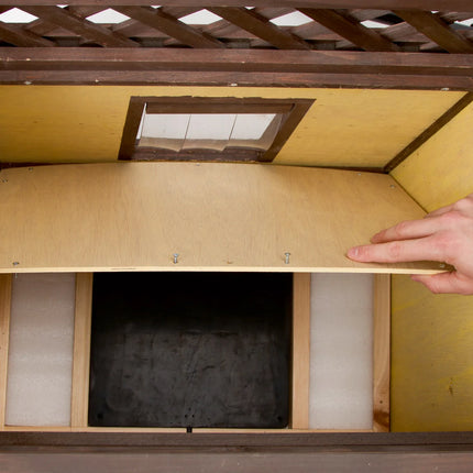 Refuge pour animaux à deux niveaux avec toit imperméable et terrasse