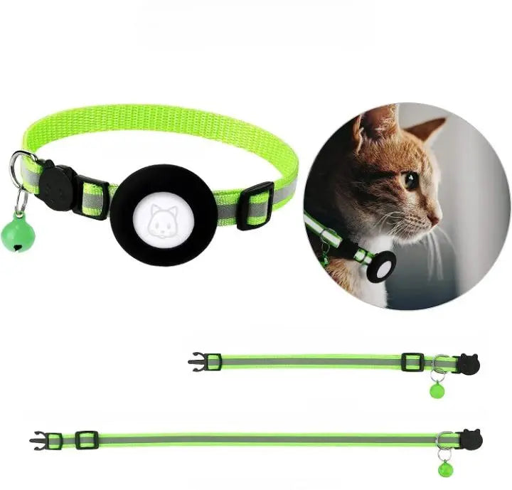 Collier réglable vert et noir avec clochette et médaillon ludique