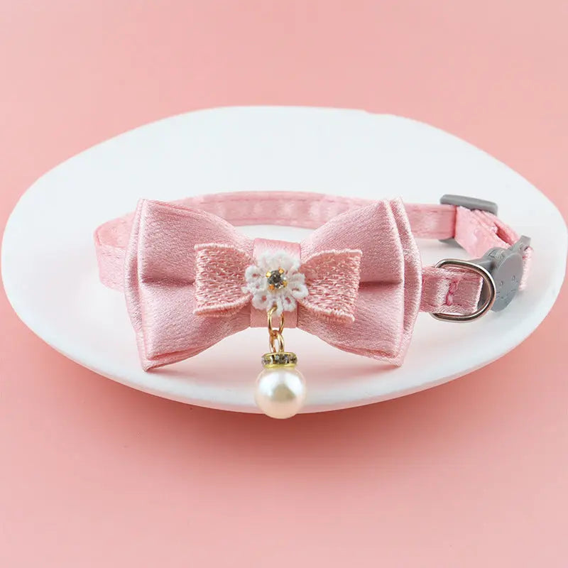 Collier Rose avec Nœud Papillon et Perle Suspendue