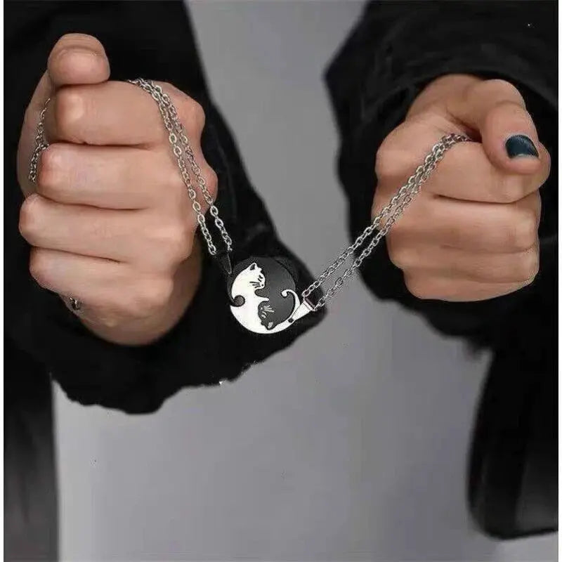 Collier Médaillon Yin Yang avec Motifs Félins