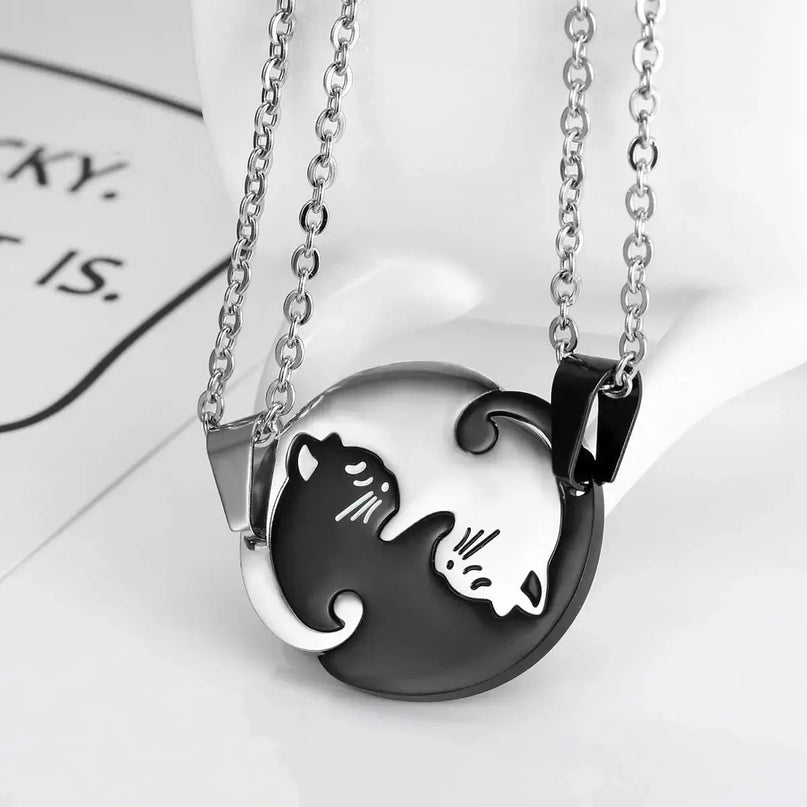 Collier Médaillon Yin Yang avec Motifs Félins