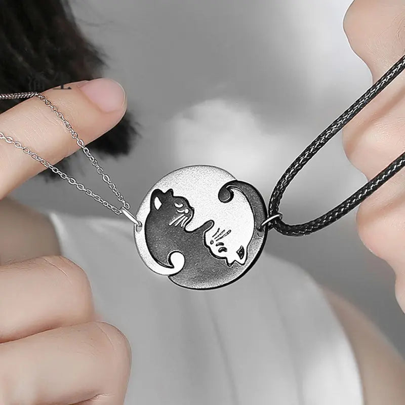 Collier Médaillon Yin Yang avec Motifs Félins