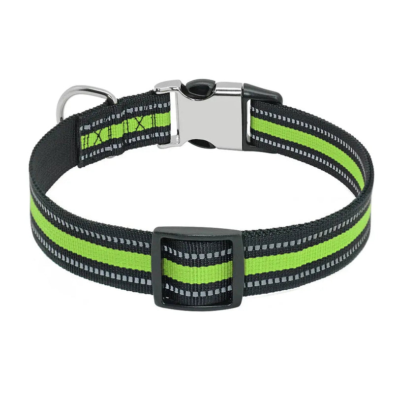 Collier personnalisé noir et bleu avec détails réfléchissants pour animaux