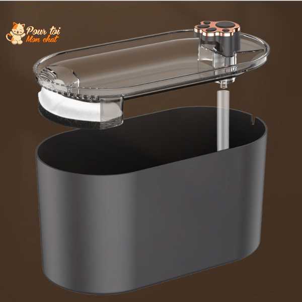Fontaine moderne pour chat avec design épuré et détails cuivrés
