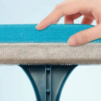 Brosse antipeluches avec manche gris et bleu – Design ajustable et pratique