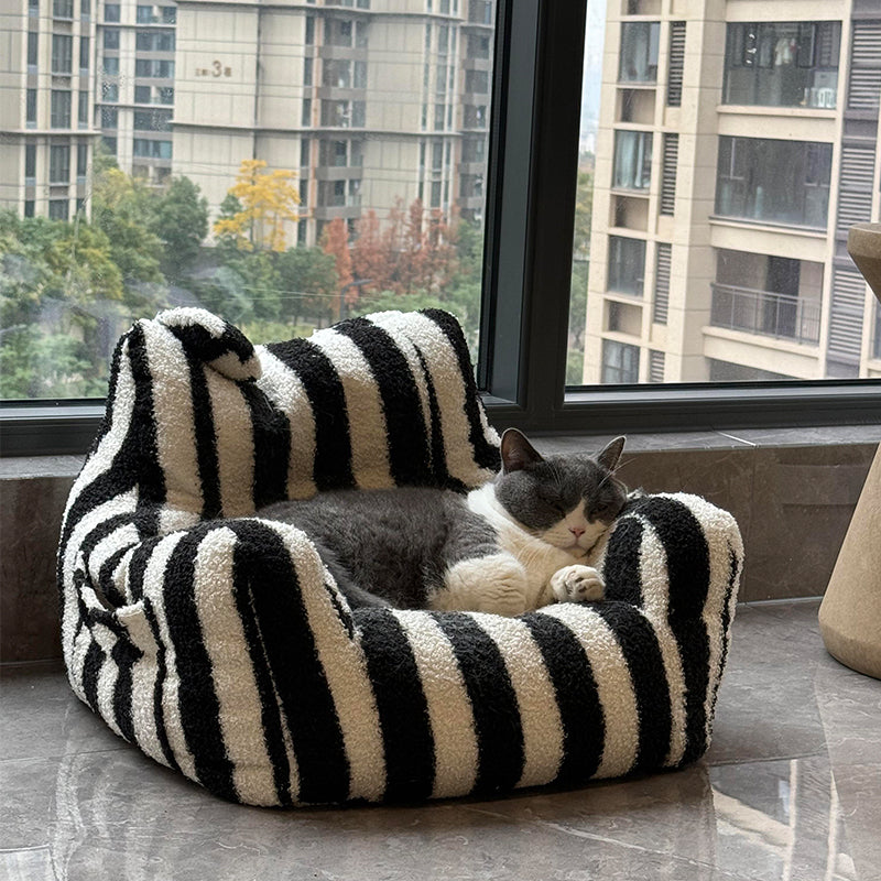 Fauteuil Rayé Noir et Blanc pour Chat Urbain | Modèle Douillet