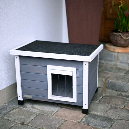 Petite maison en bois rustique pour chat avec fenêtre et toit isolé